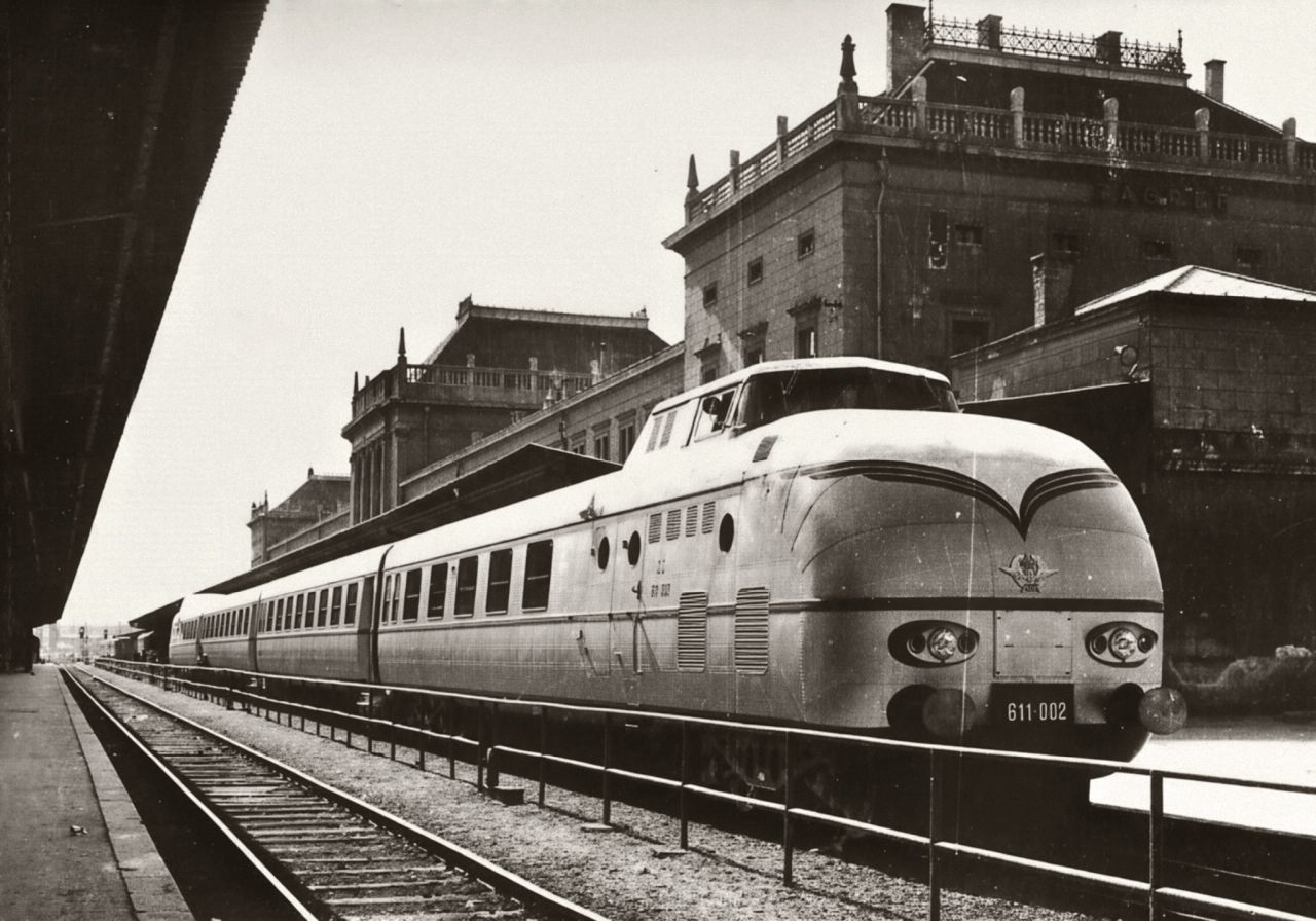 Glavni kolodvor oko 1965. godine. Aluminijski vlak serije JŽ 611 proizveden u firmi 'Janko Gredelj'